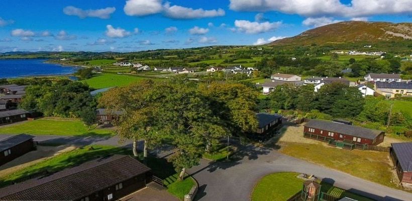 Stunning 4 Bedlog Cabin In Kerrykeel  Sleeps 10