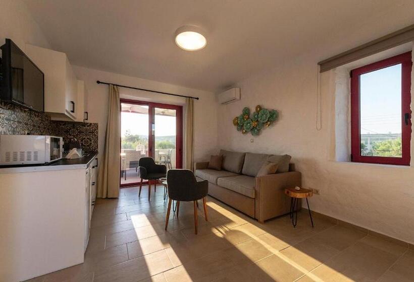 Abeloessa Methonian Hospitality