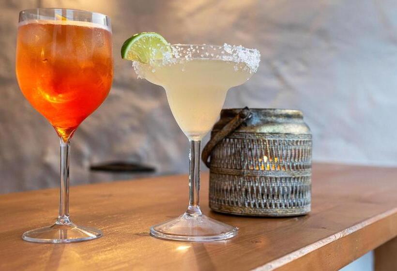 Abeloessa Methonian Hospitality