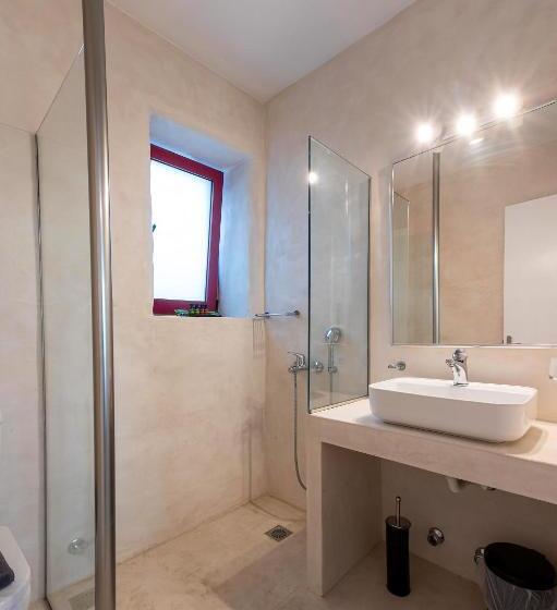 Abeloessa Methonian Hospitality