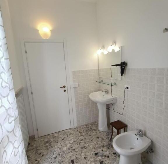 ベッドアンドブレックファースト Domus Cesena