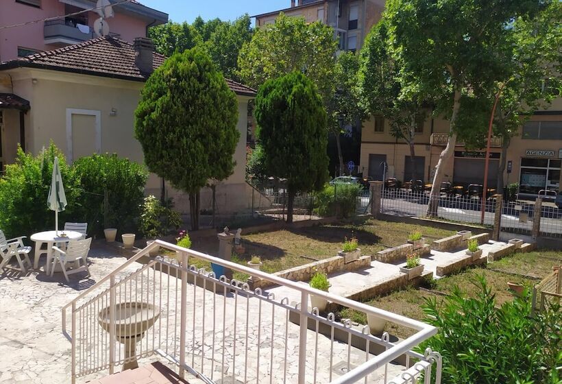 ベッドアンドブレックファースト Domus Cesena