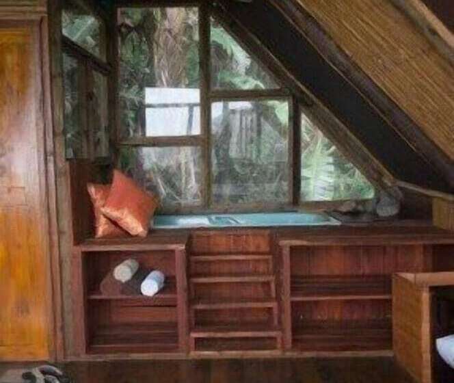 Отель Amapondo Backpackers Lodge