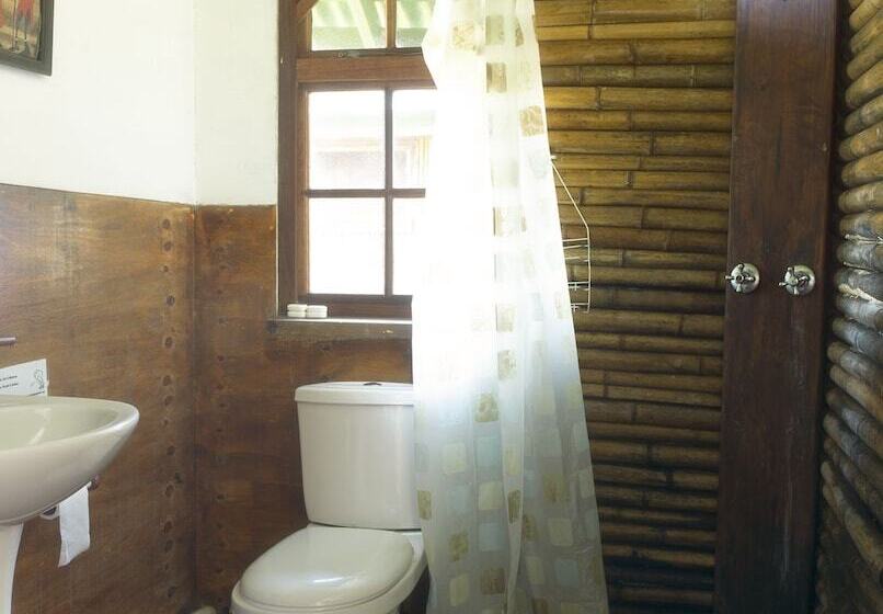 Отель Amapondo Backpackers Lodge