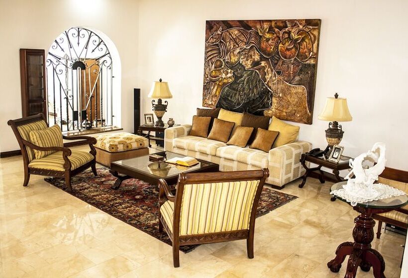 Отель Boutique Villa Casuarinas