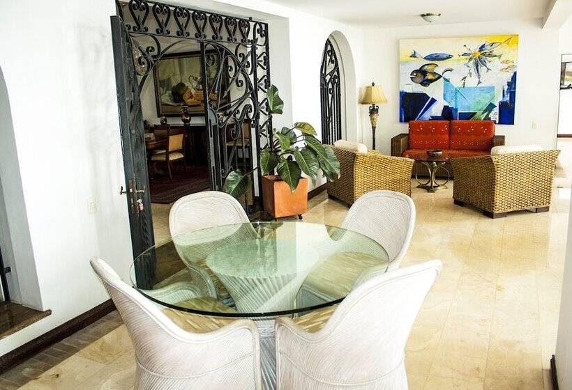 Отель Boutique Villa Casuarinas