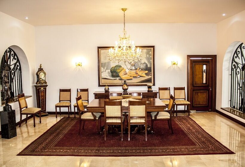 Отель Boutique Villa Casuarinas