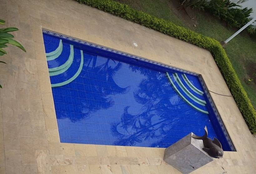 Отель Boutique Villa Casuarinas