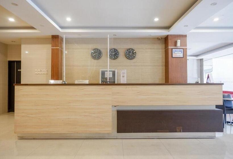 Reddoorz Plus @ Grand Pacifik Hotel Makassar