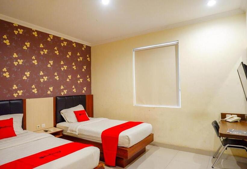 Reddoorz Plus @ Grand Pacifik Hotel Makassar