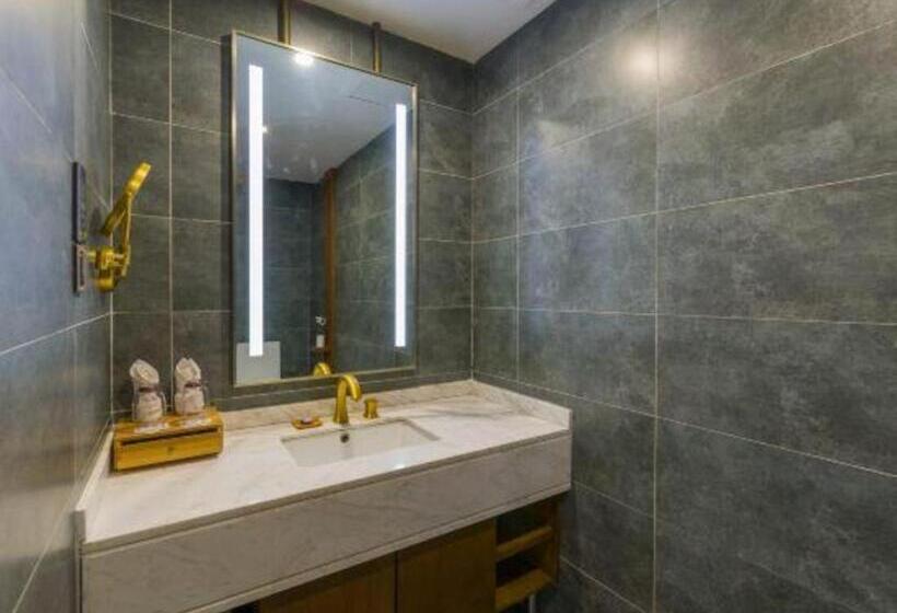 Отель James Joyce Coffetel Xining Central Plaza