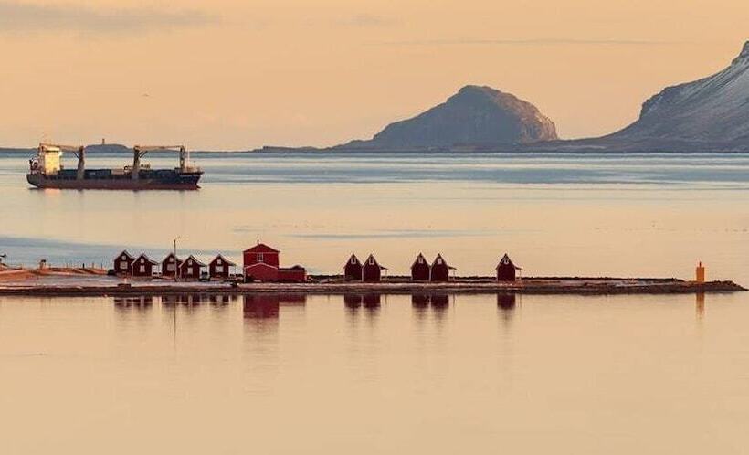 هتل Mjóeyri Travel Holiday Homes