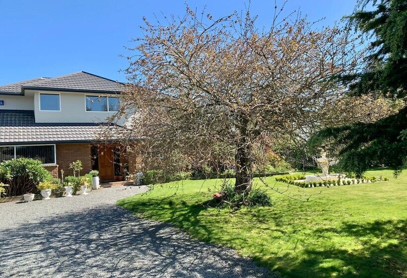 فندق Newlands Bed And Breakfast