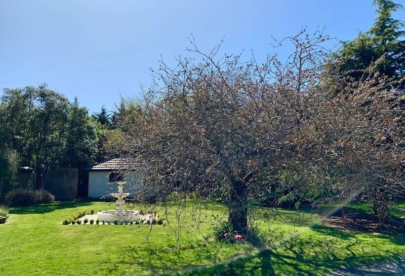 فندق Newlands Bed And Breakfast