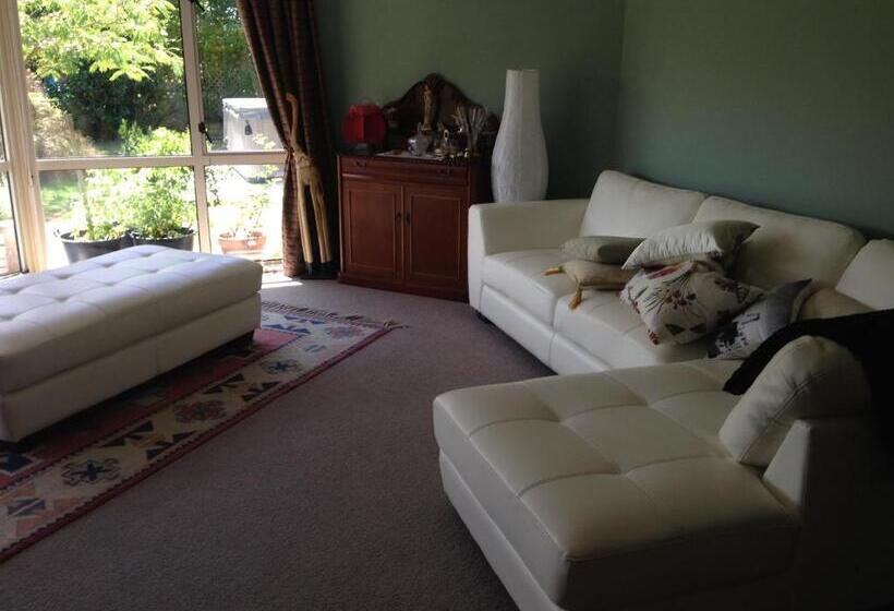 فندق Newlands Bed And Breakfast