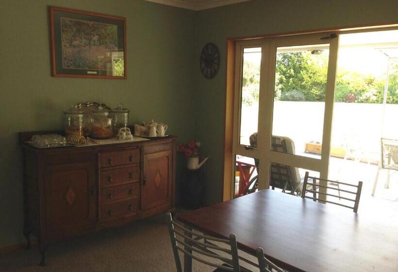 فندق Newlands Bed And Breakfast