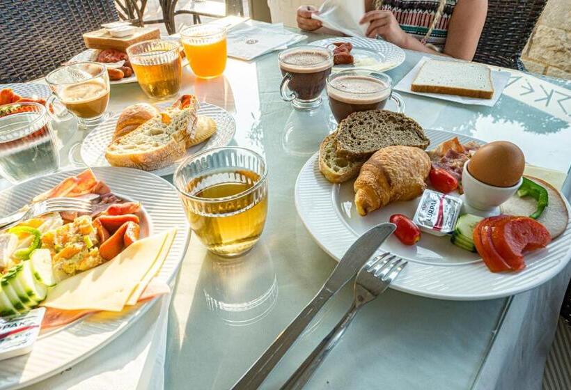 호텔 Okeanis Golden Resort