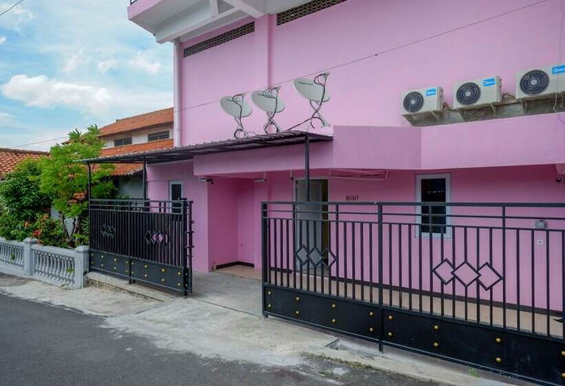 호텔 Reddoorz @ Jalan Gatot Subroto Semarang