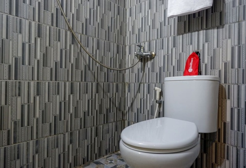 호텔 Reddoorz @ Jalan Gatot Subroto Semarang