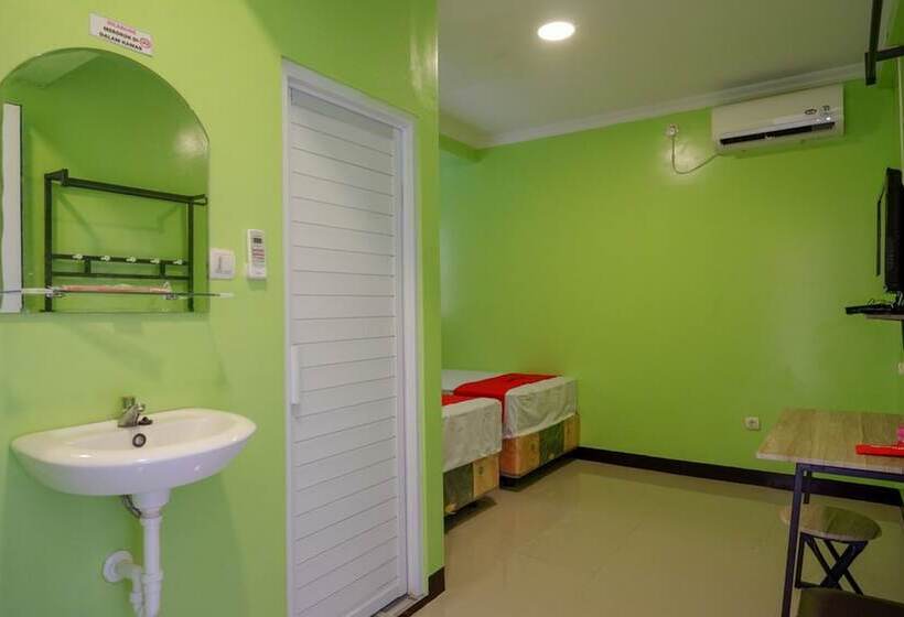 호텔 Reddoorz @ Jalan Gatot Subroto Semarang
