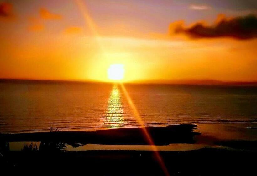 هتل Smallfrys Beach Resort