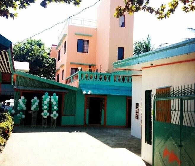 هتل Smallfrys Beach Resort