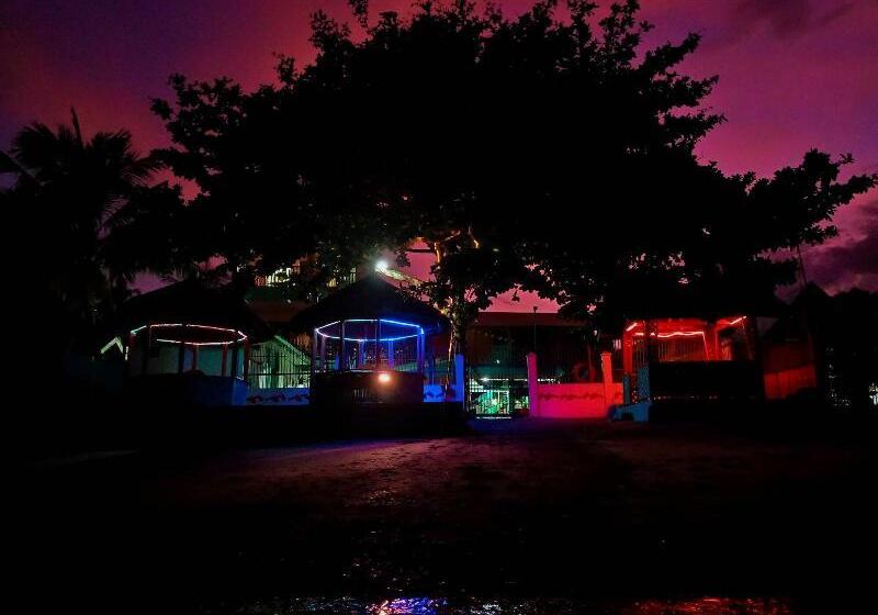 هتل Smallfrys Beach Resort