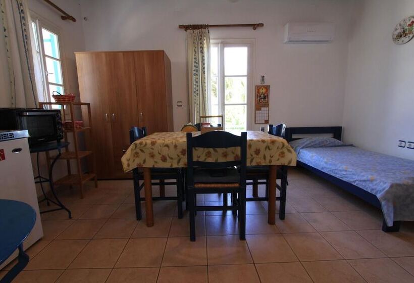 בית מלון כפרי Smaragda Rooms & Studios