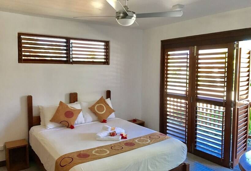 هتل Tanna Evergreen Resort & Tours