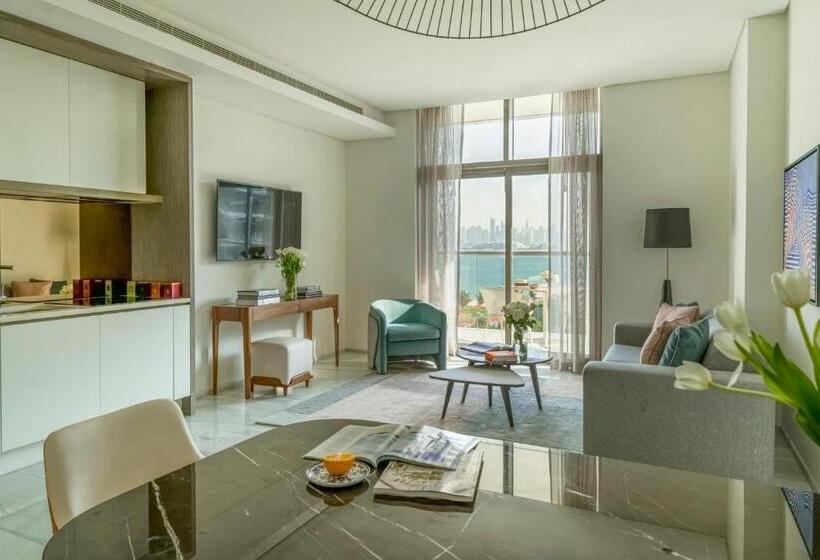 هتل Th8 Palm Dubai Beach Resort Vignette Collection, An Ihg
