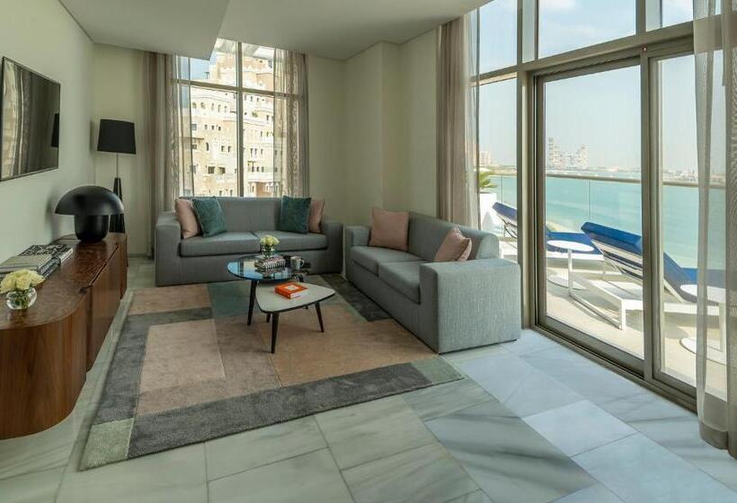 هتل Th8 Palm Dubai Beach Resort Vignette Collection, An Ihg