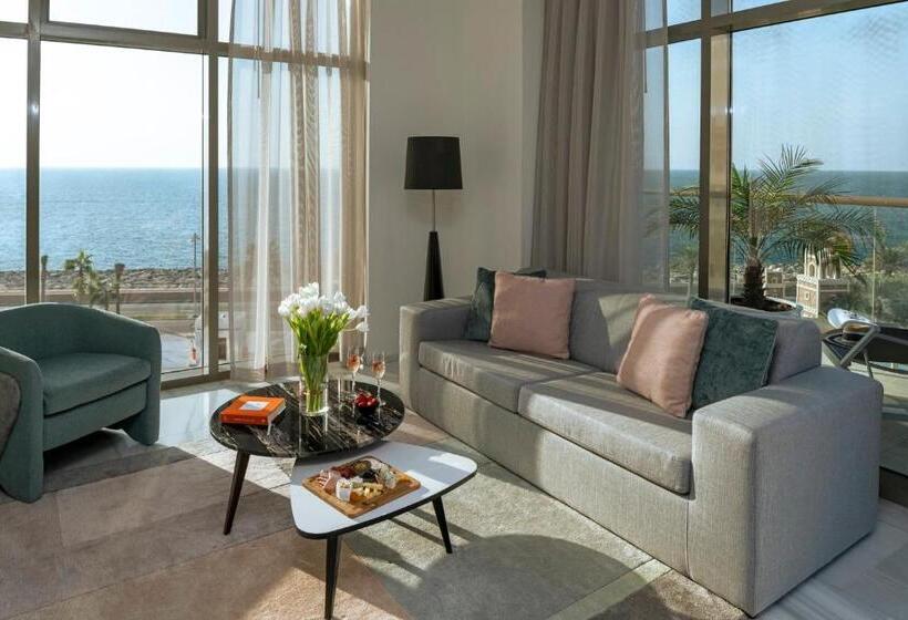 هتل Th8 Palm Dubai Beach Resort Vignette Collection, An Ihg