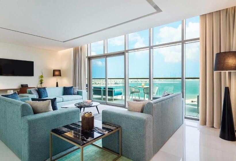 هتل Th8 Palm Dubai Beach Resort Vignette Collection, An Ihg