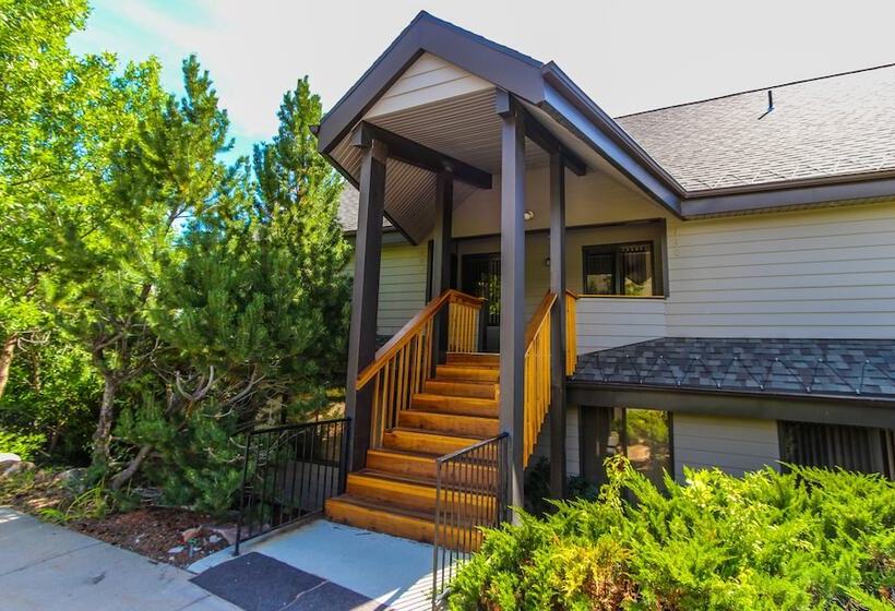 בית מלון כפרי Wolf Creek Village