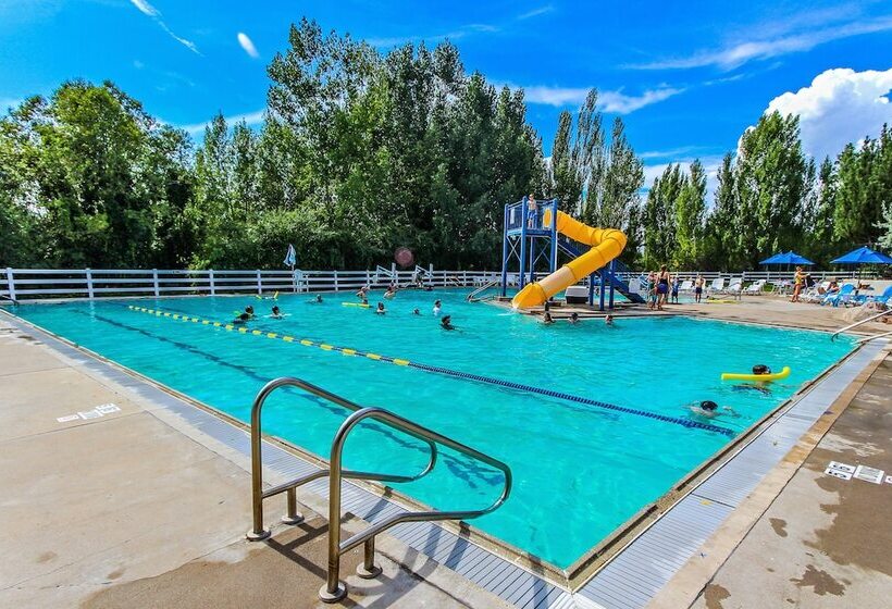 בית מלון כפרי Wolf Creek Village