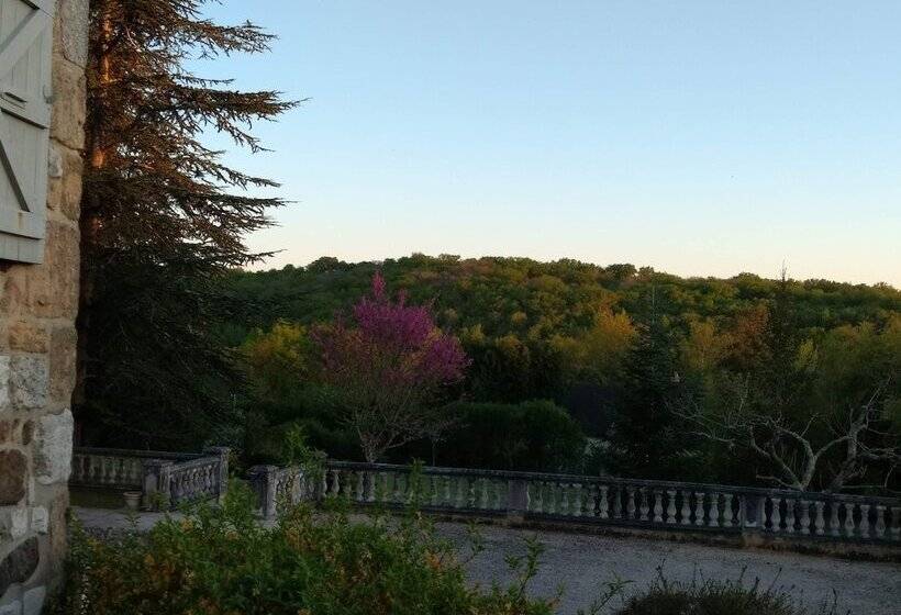 بنسيون La Lezardière