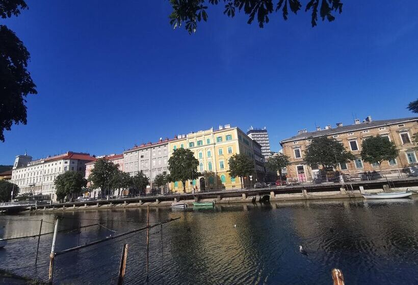 펜션 Little Flower In City Center