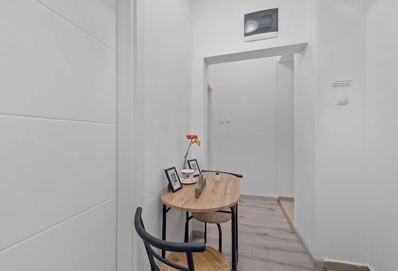 پانسیون Little Flower In City Center