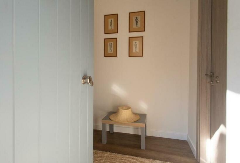 פנסיון Pylosea Luxury Lodge