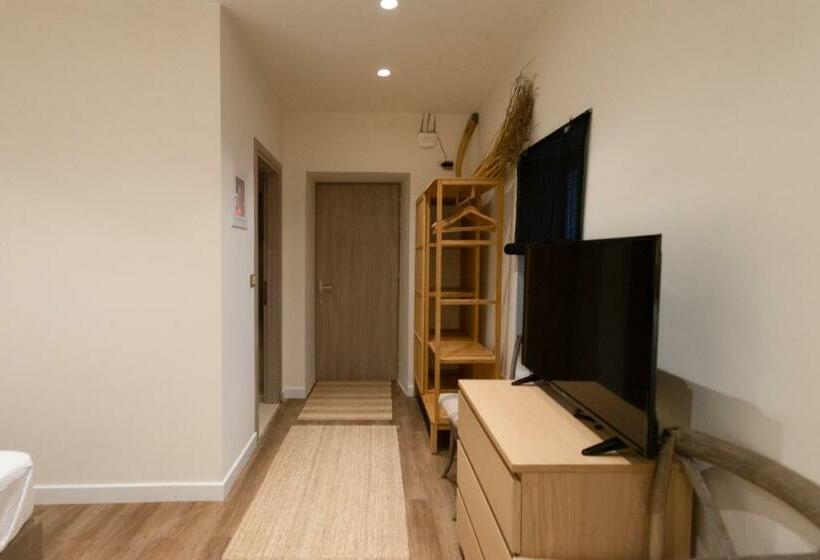 פנסיון Pylosea Luxury Lodge