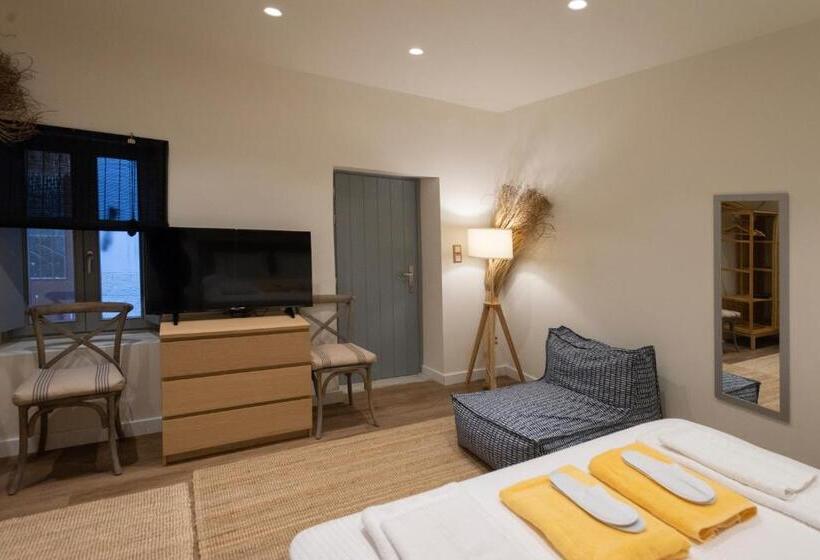 פנסיון Pylosea Luxury Lodge