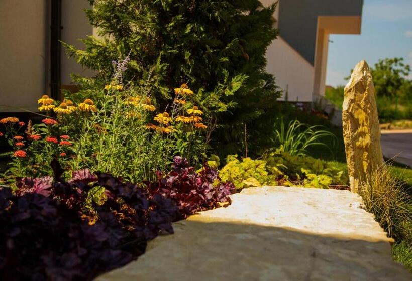 호텔 New Egreta Resort