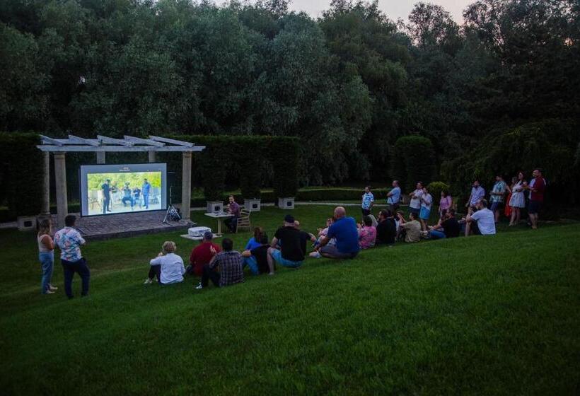 호텔 New Egreta Resort