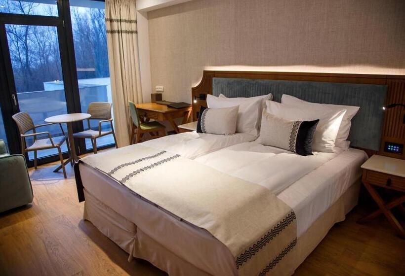 호텔 New Egreta Resort