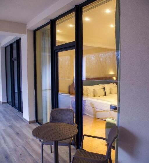 호텔 New Egreta Resort