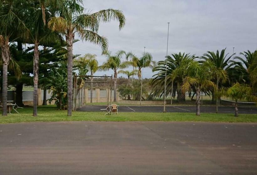 הוסטל Peppermint Grove Beach Holiday Park