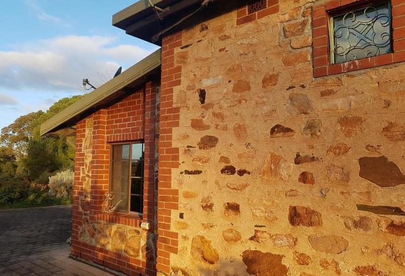 Barossa Glen ~ Henri's Cottage ~ Bed & Breakfast