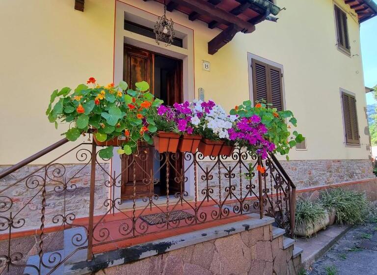 تختخواب و صبحانه A Collodi Io & Mamma