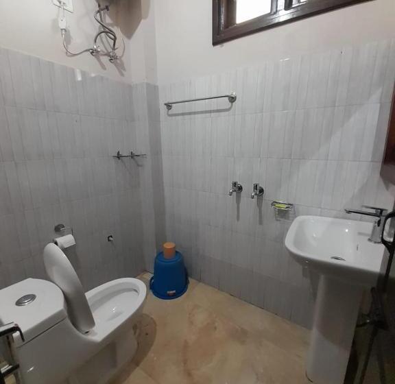 مبيت وإفطار Akim Homestay