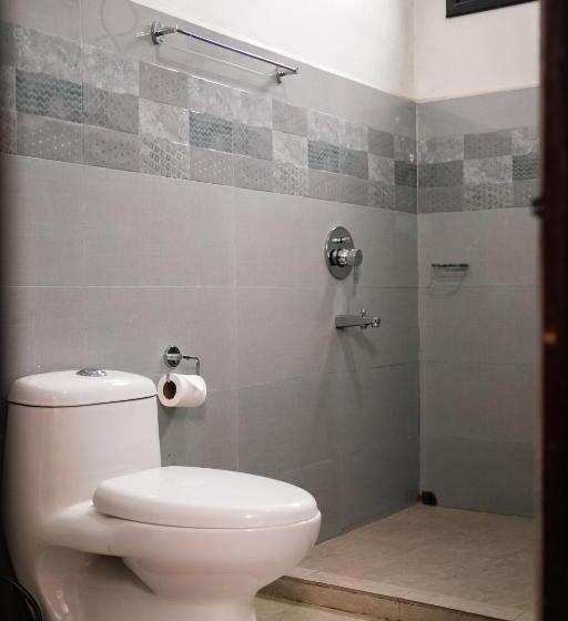 مبيت وإفطار Akim Homestay